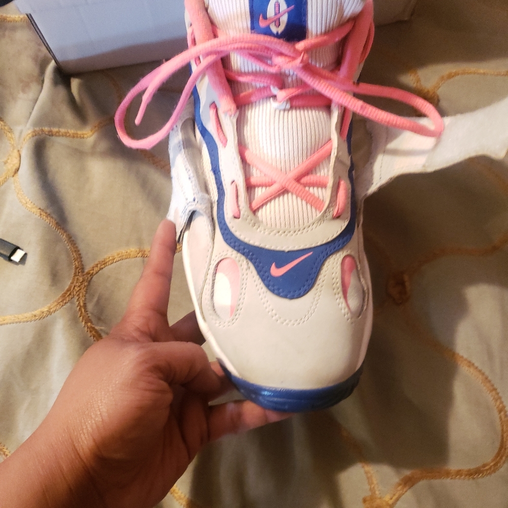 Nike - Picture 2 of 6